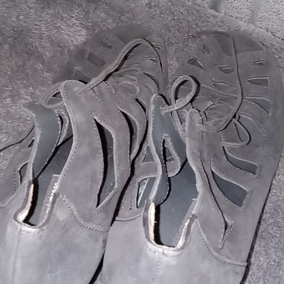 Shoes - Picture 2 of 5